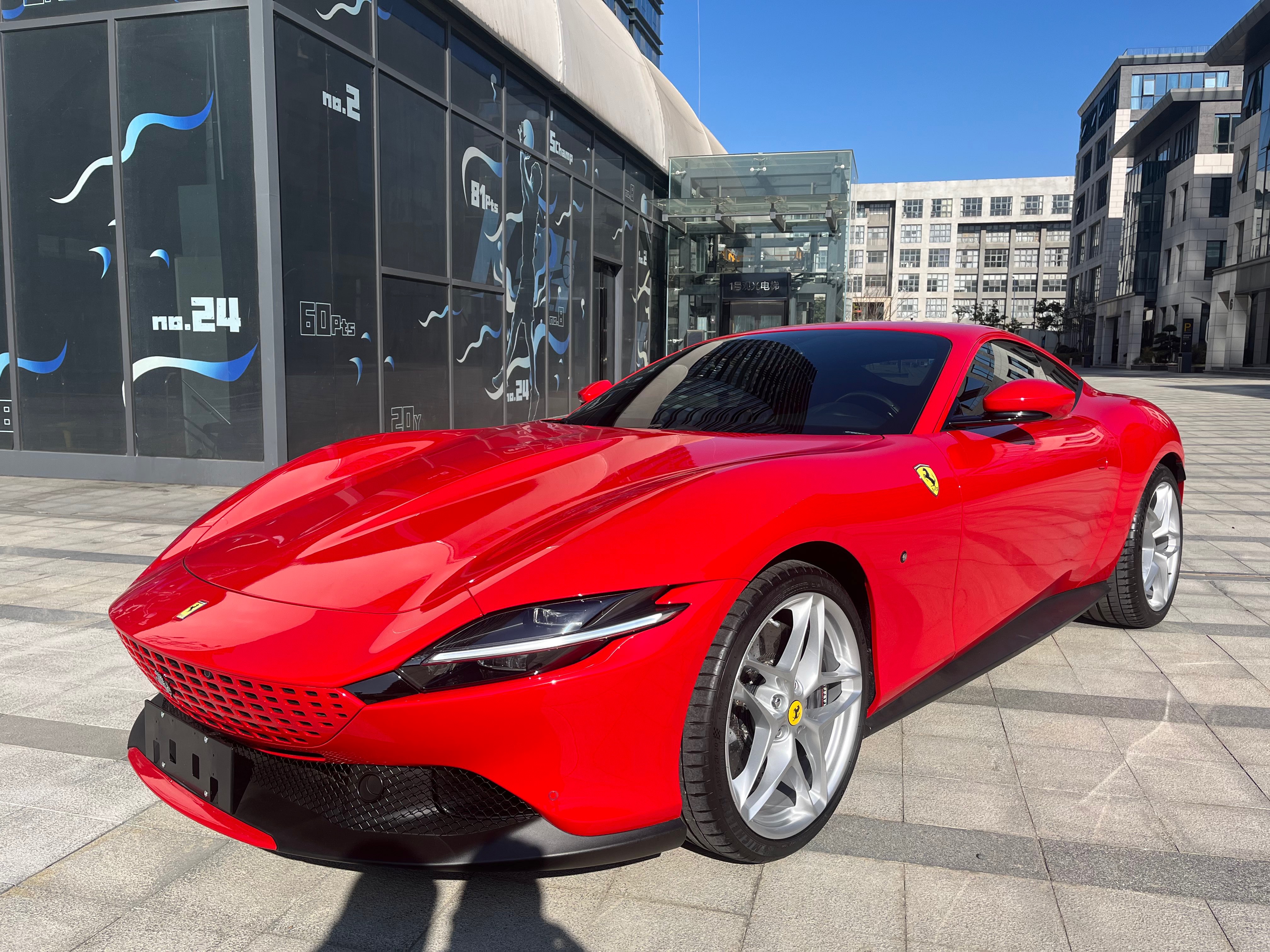 法拉利Roma红色2021年04月