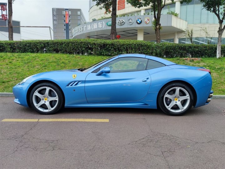 法拉利 2012款 california 4.3l 标准型