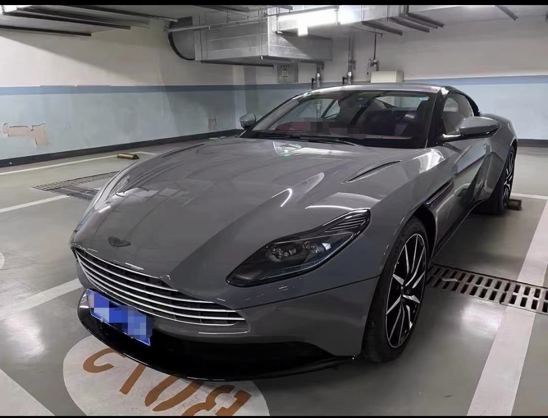 阿斯顿马丁DB11 灰色2022年01月