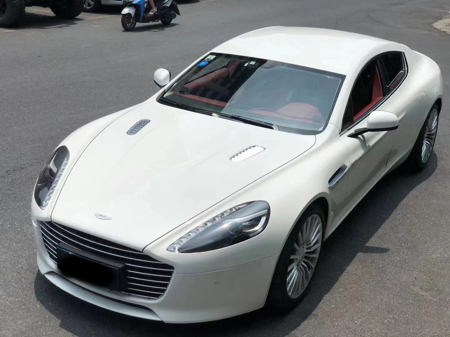 阿斯顿马丁Rapide白色2015年07月