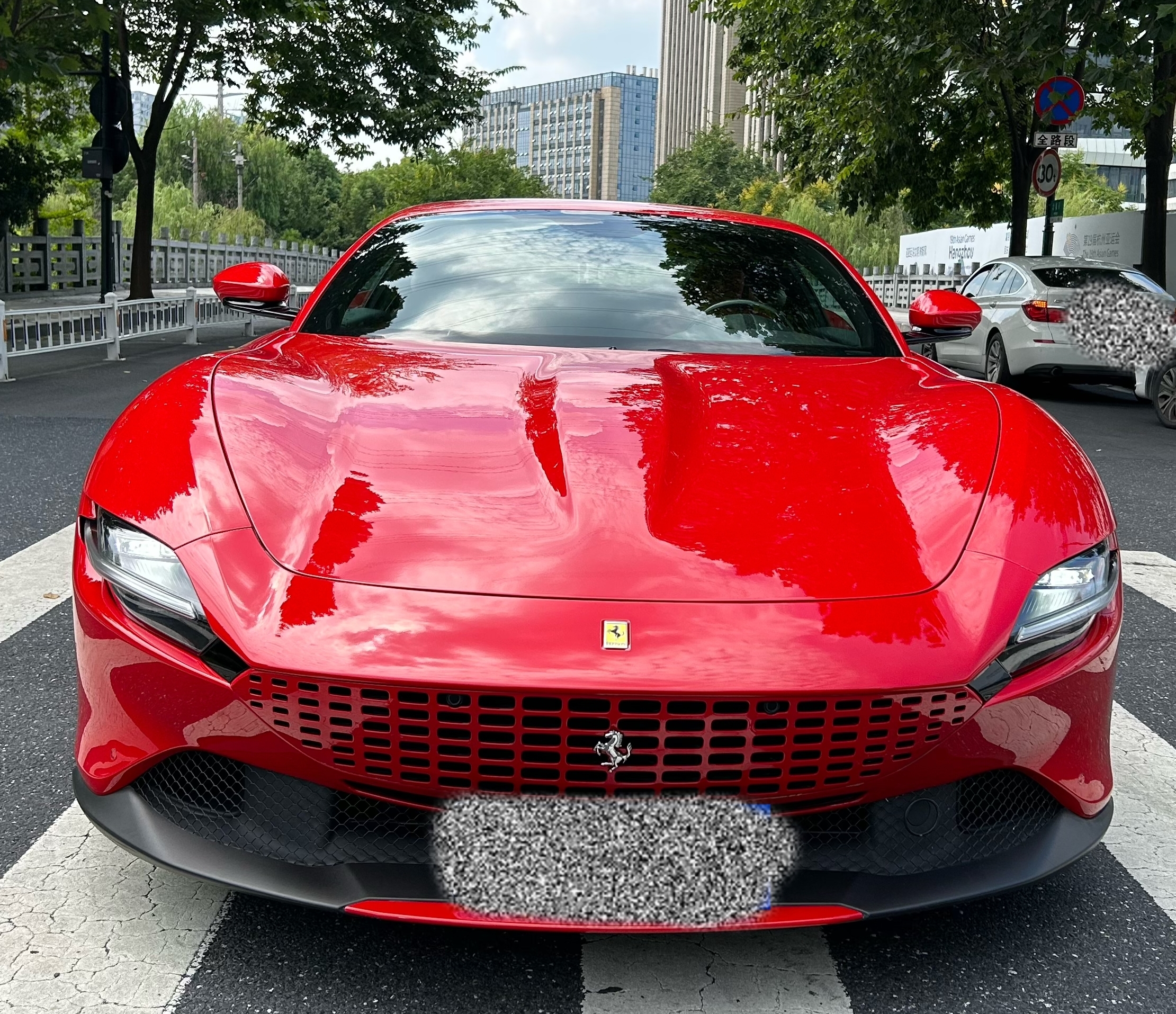 法拉利Roma红色2021年10月