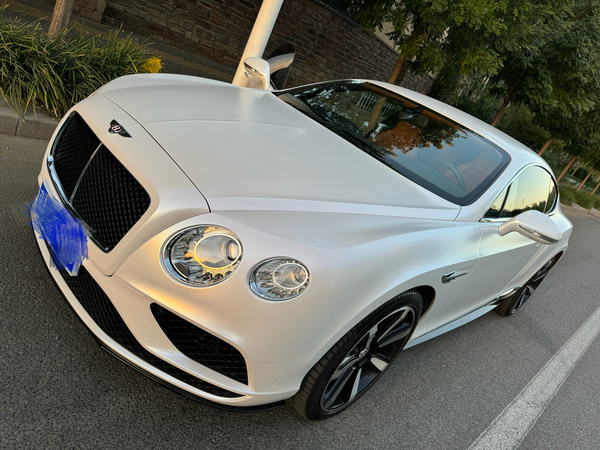 宾利欧陆GT白色2016年08月