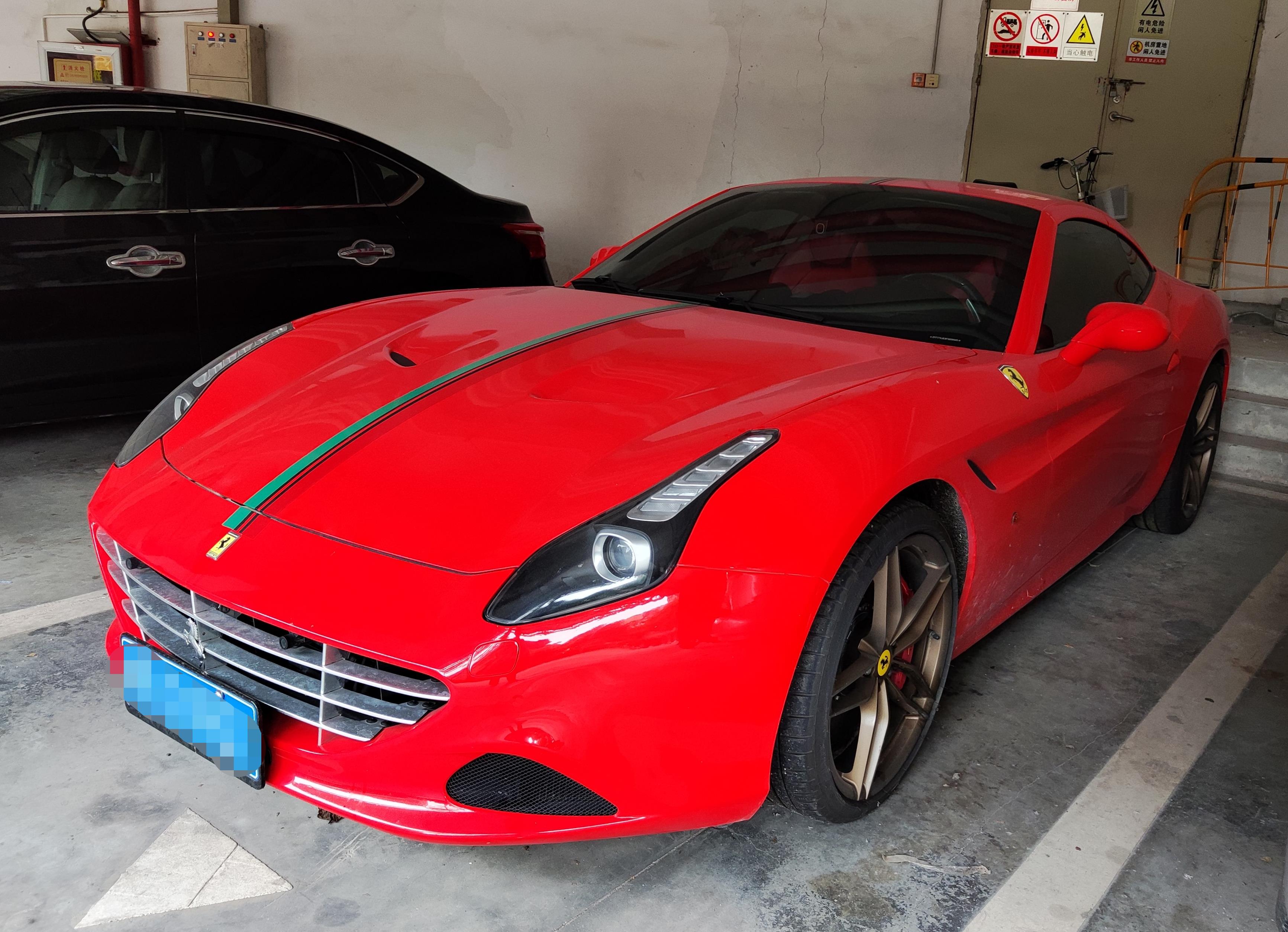 法拉利California T白色2017年04月