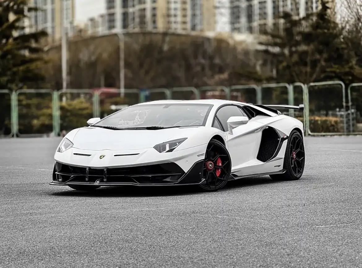 兰博基尼Aventador白色2013年11月