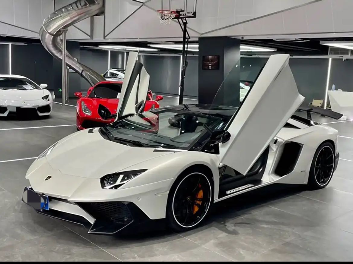 兰博基尼Aventador白色2014年01月