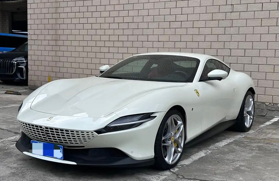 法拉利Roma白色2021年04月