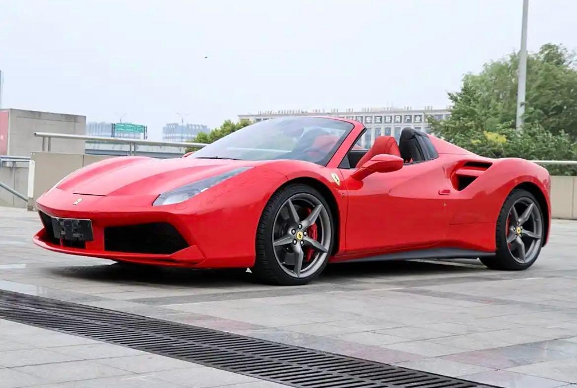 法拉利488红色2017年06月