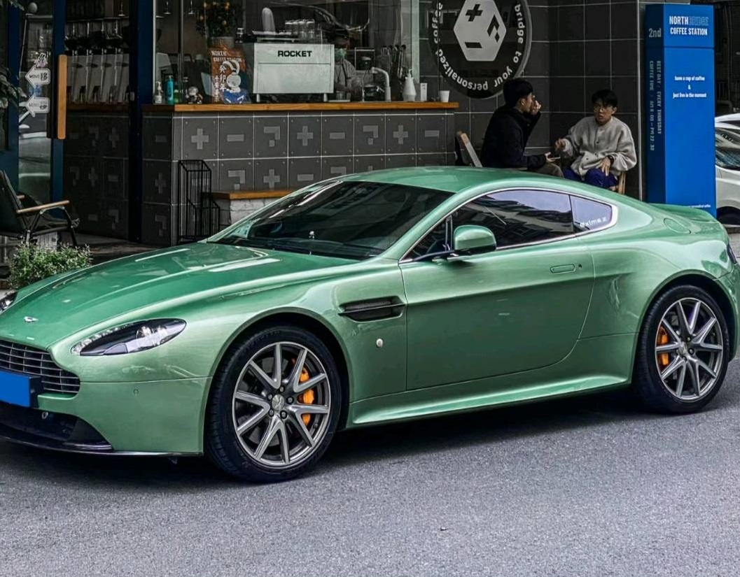 阿斯顿马丁Vantage 绿色2014年12月