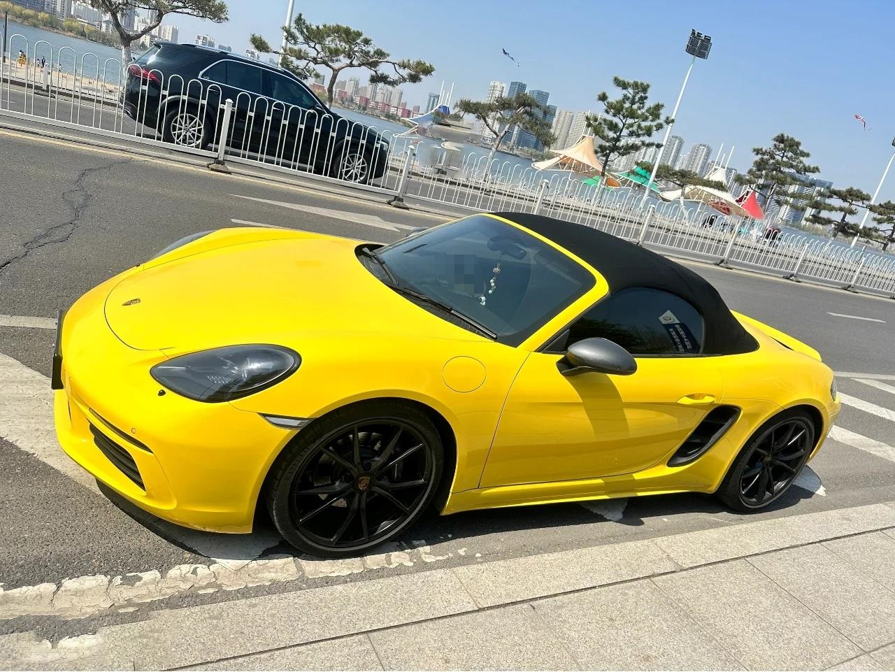 保时捷718黄色2020年07月