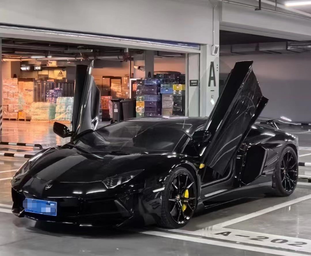 兰博基尼Aventador黄色2012年04月