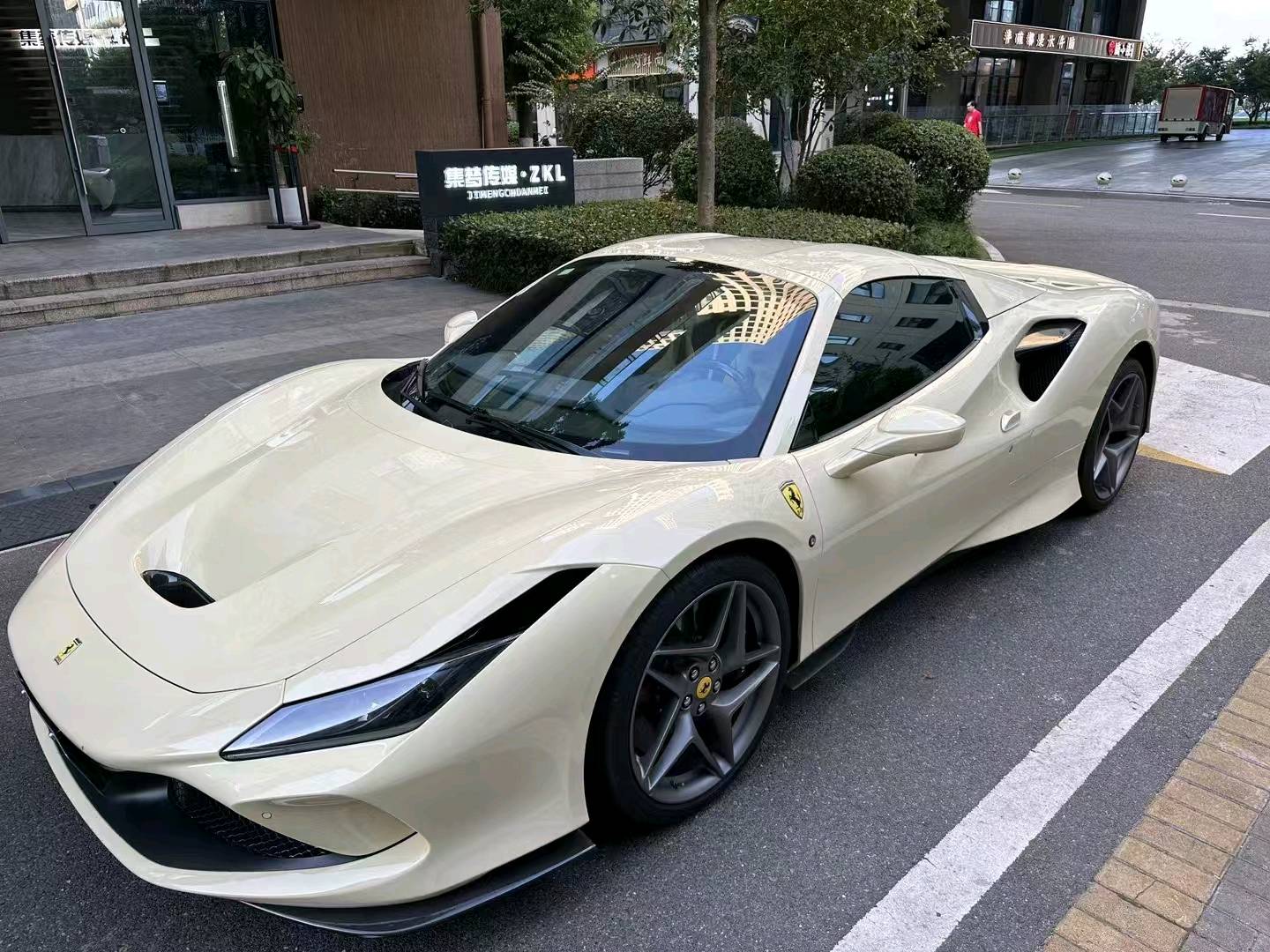 法拉利 2020款 F8 Tributo Spider 3.9T V8