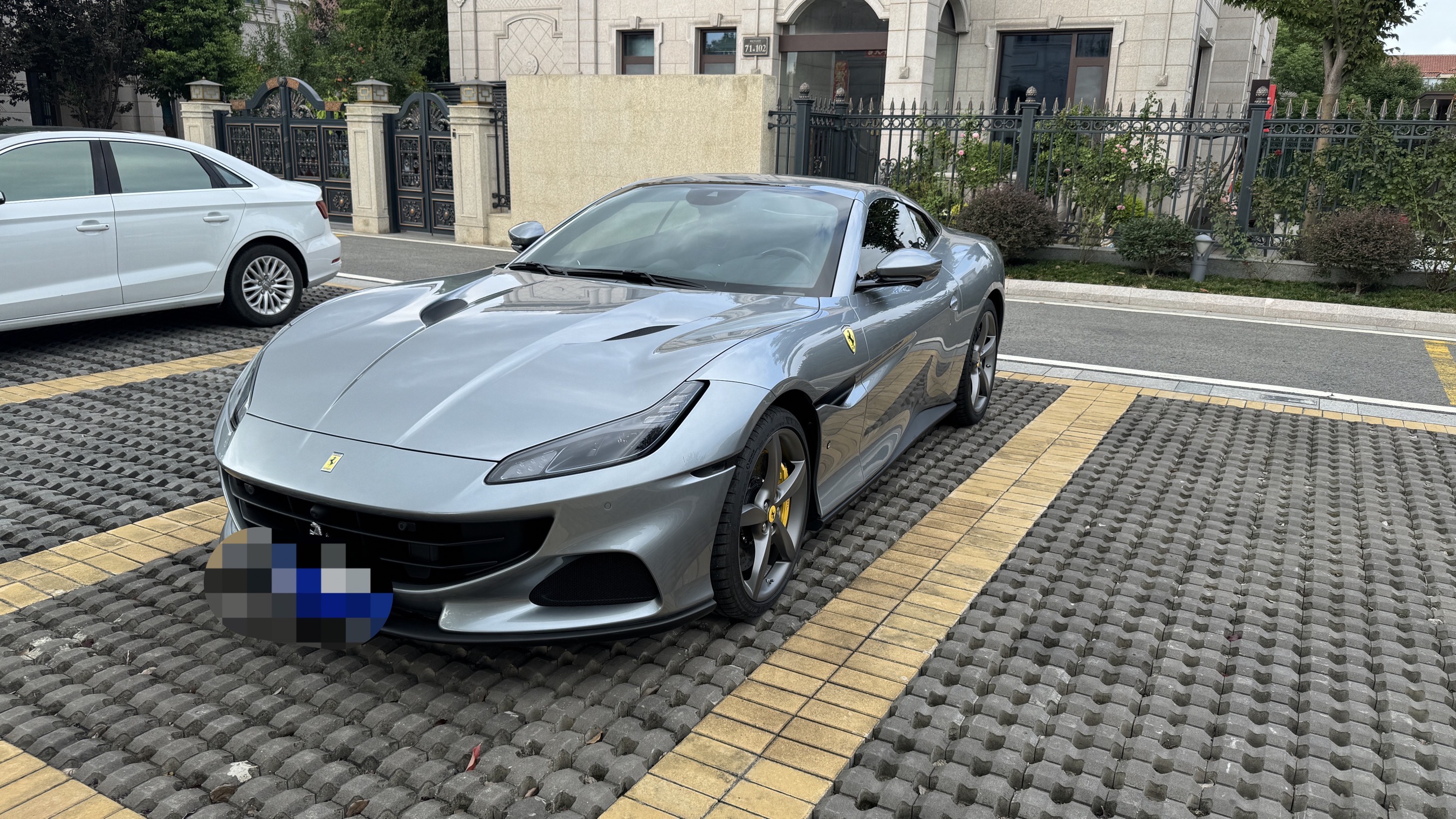 法拉利Portofino银灰色2023年02月