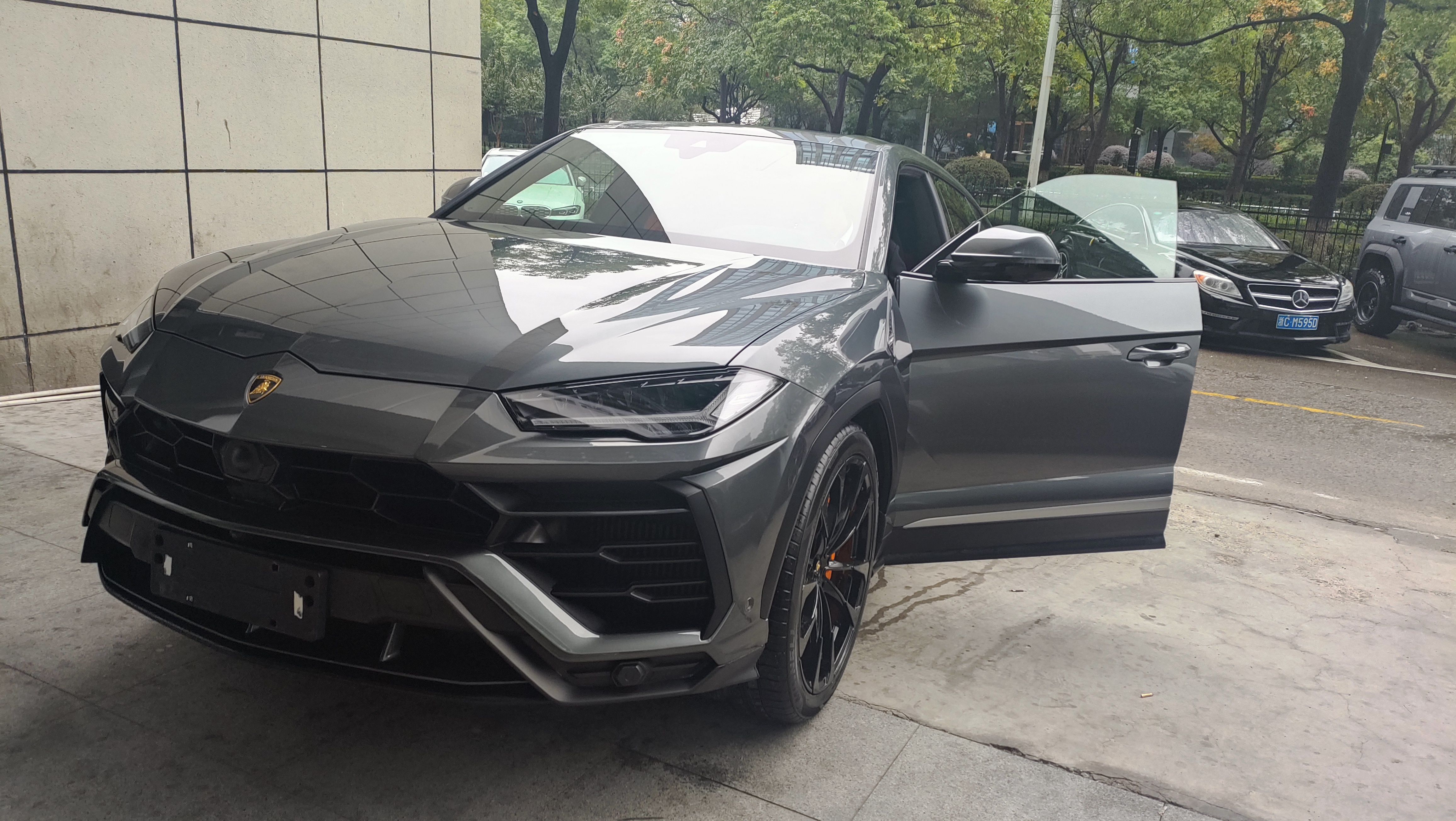 兰博基尼Urus灰色2019年04月