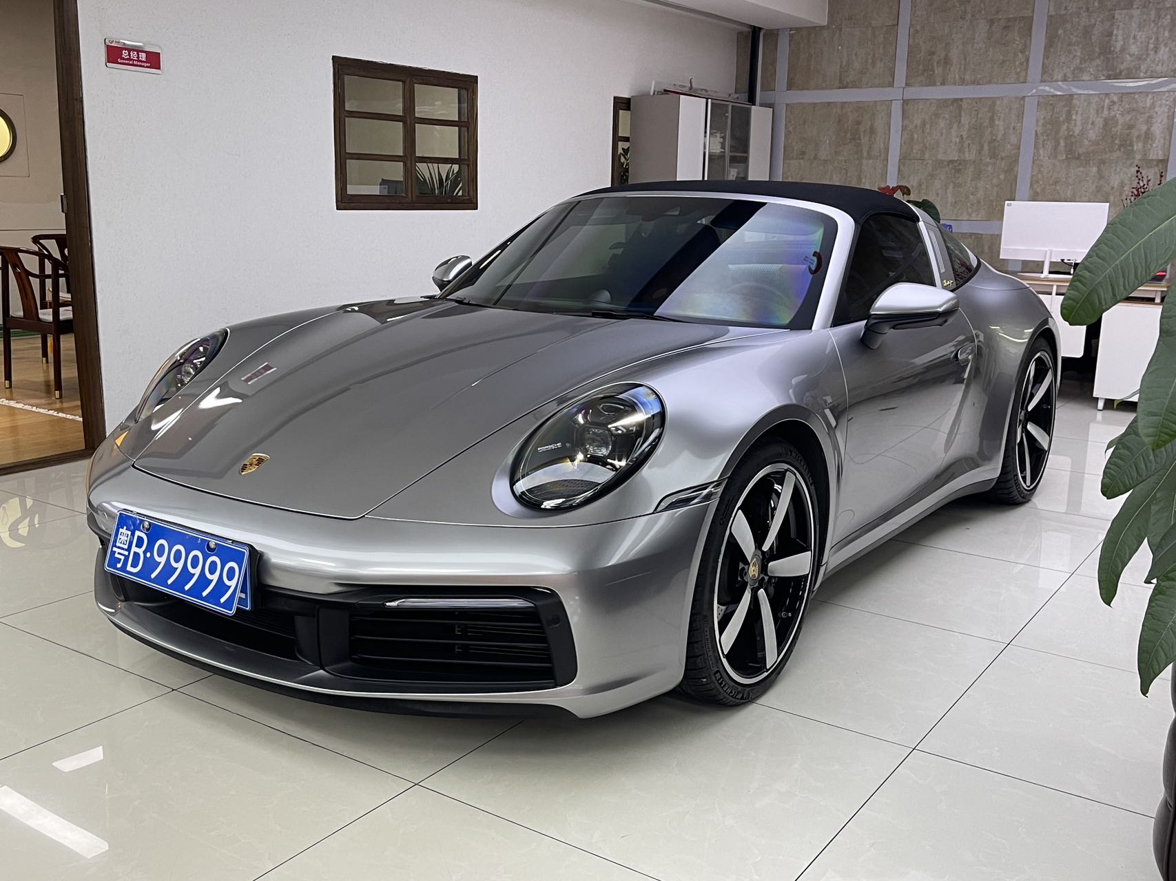 保时捷911白色2022年06月