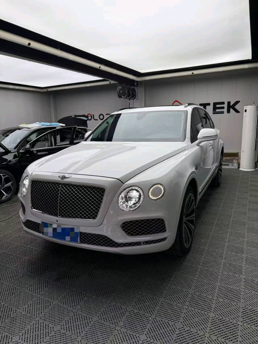 宾利 2017款 添越 6.0T 标准版