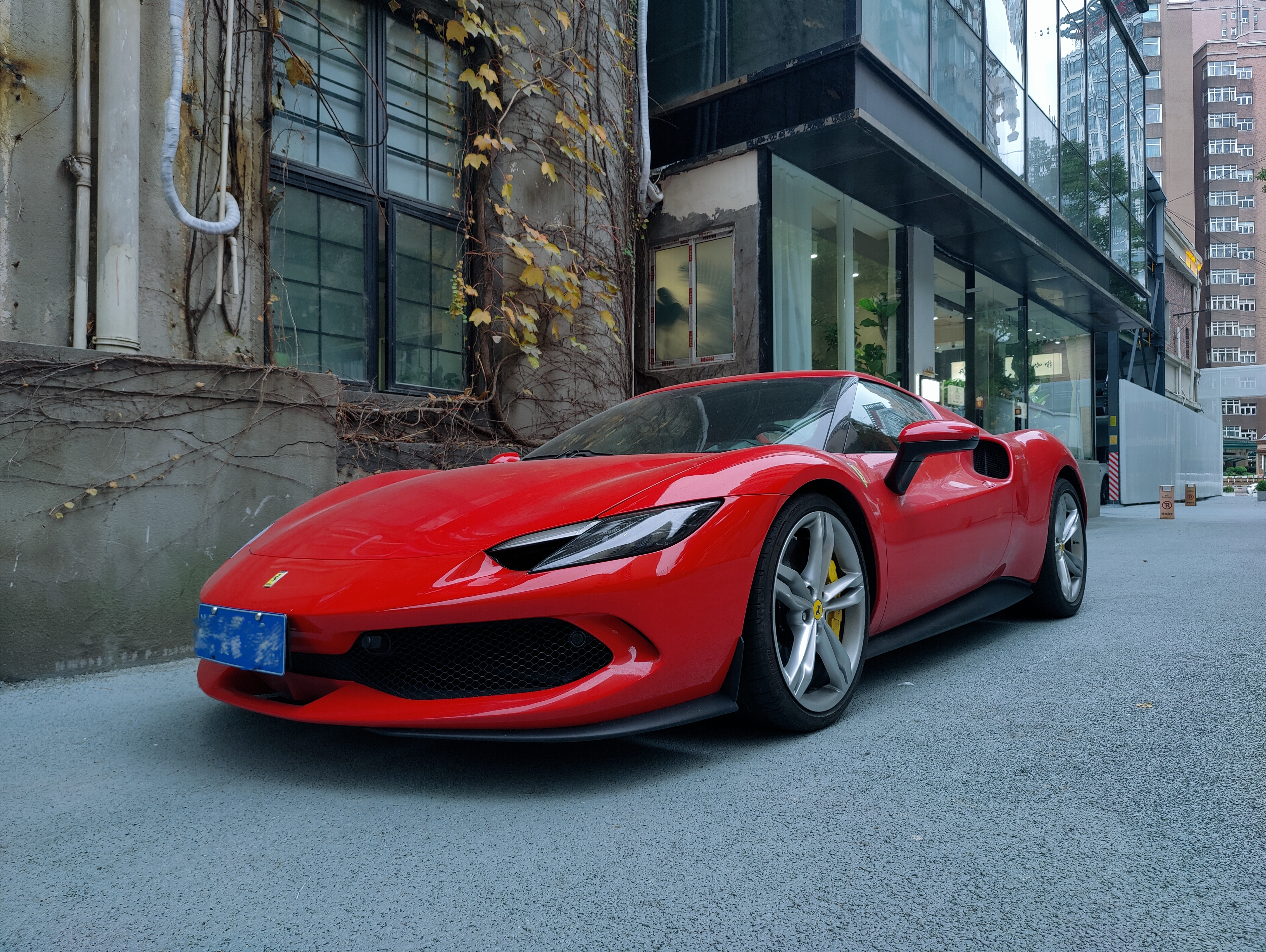 法拉利296红色2023年06月