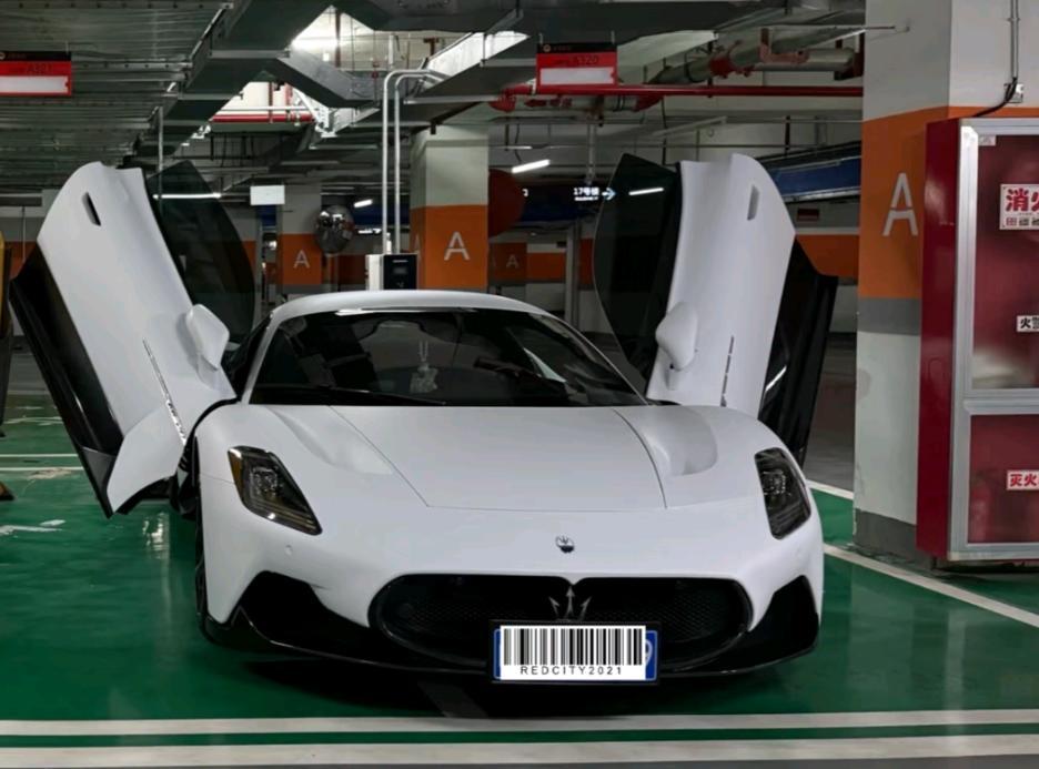 玛莎拉蒂MC20白色2022年09月