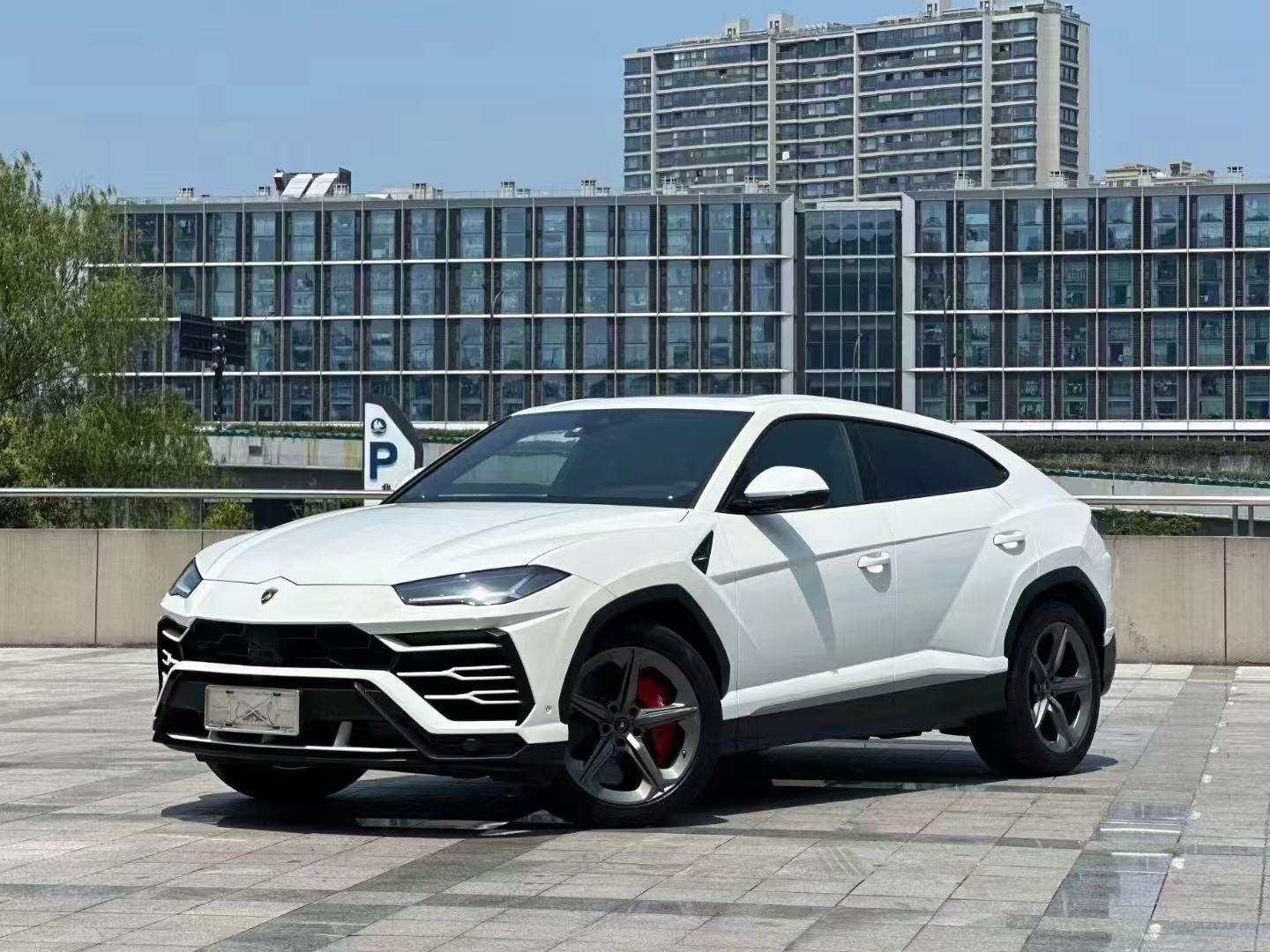 兰博基尼Urus白色2020年05月