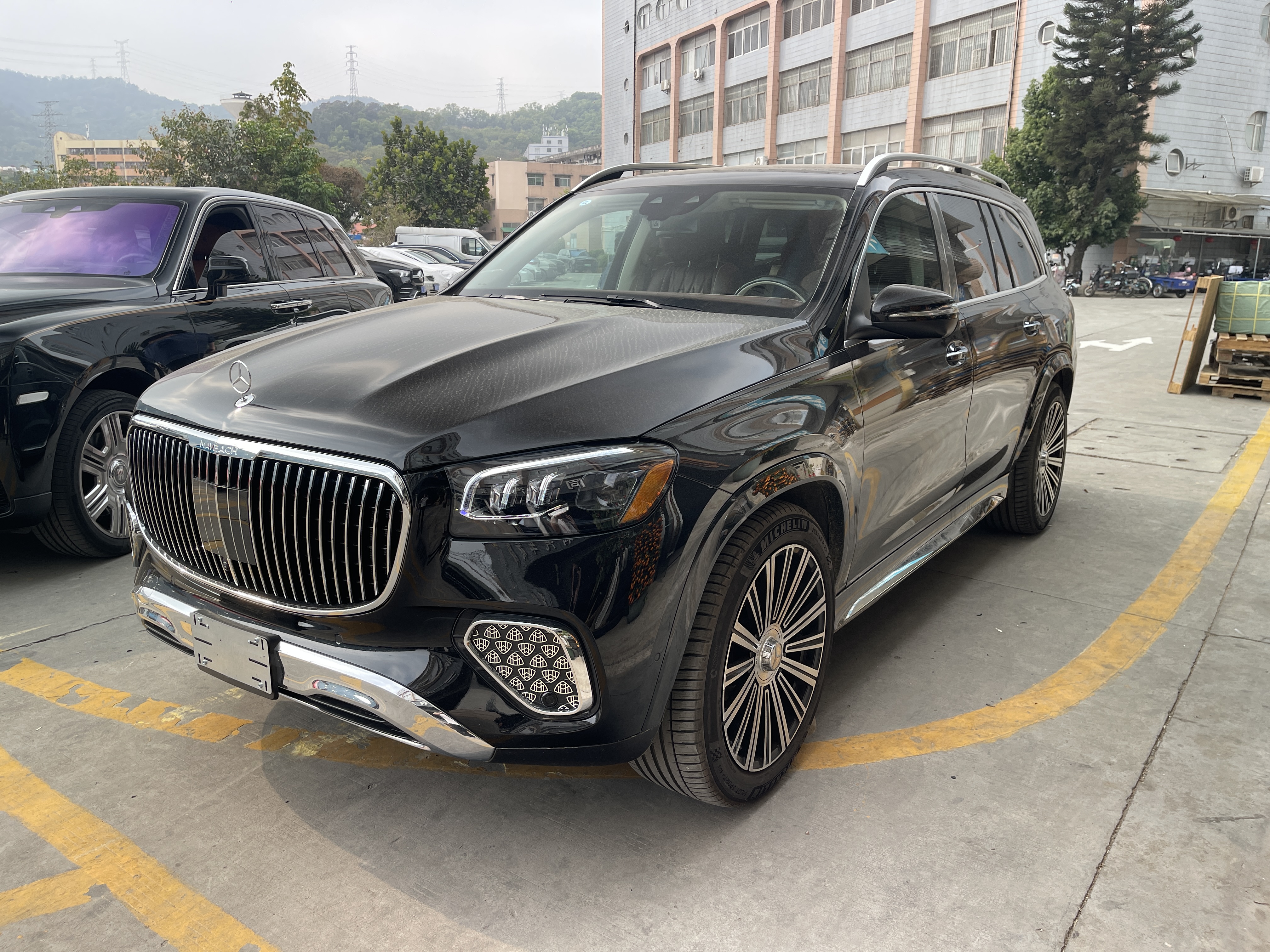 奔驰迈巴赫GLS480定制版黑色2025年07月