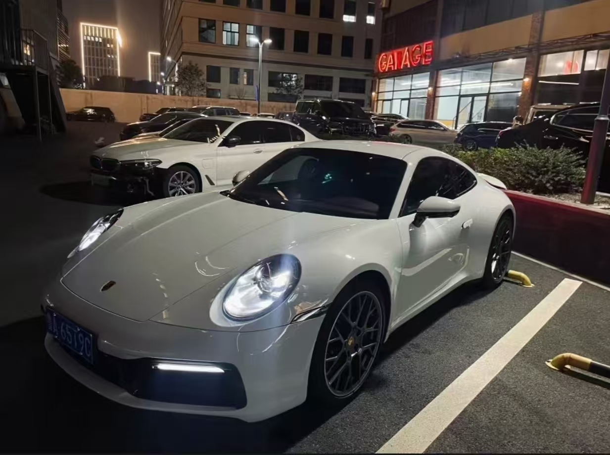 保时捷911白色2023年04月