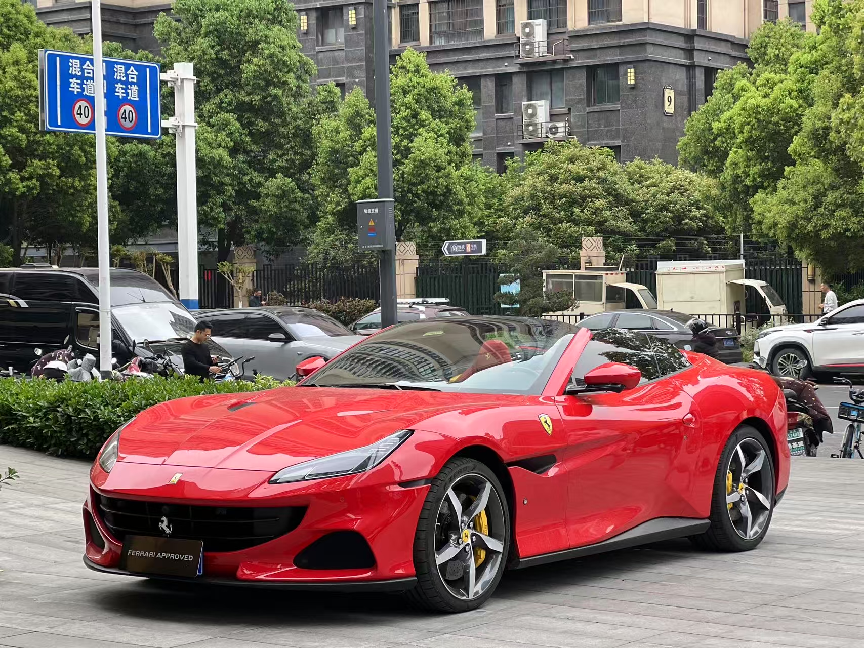 法拉利Portofino红色2023年08月