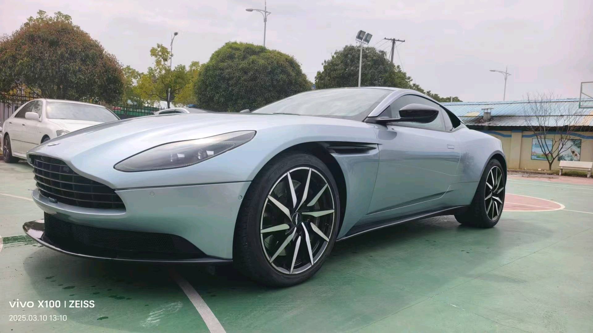 阿斯顿马丁DB11 灰色2019年05月