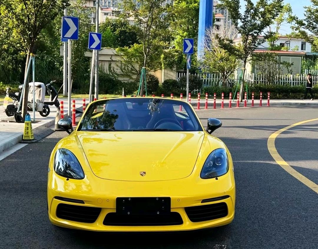 保时捷718黄色2021年06月