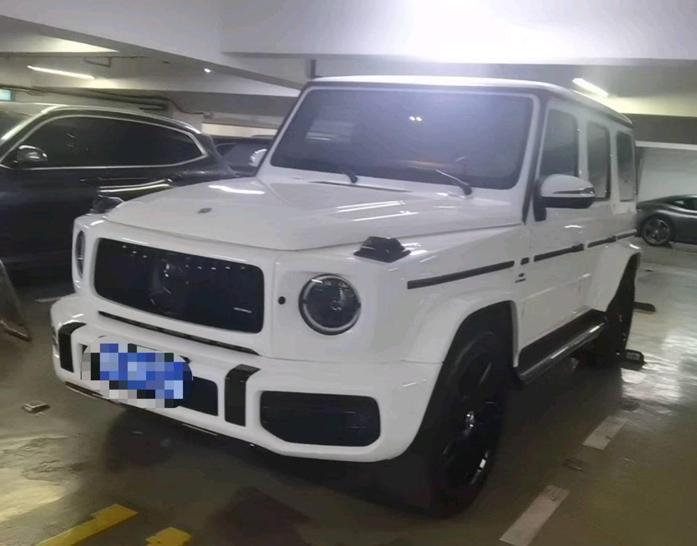 奔驰G级白色2024年06月