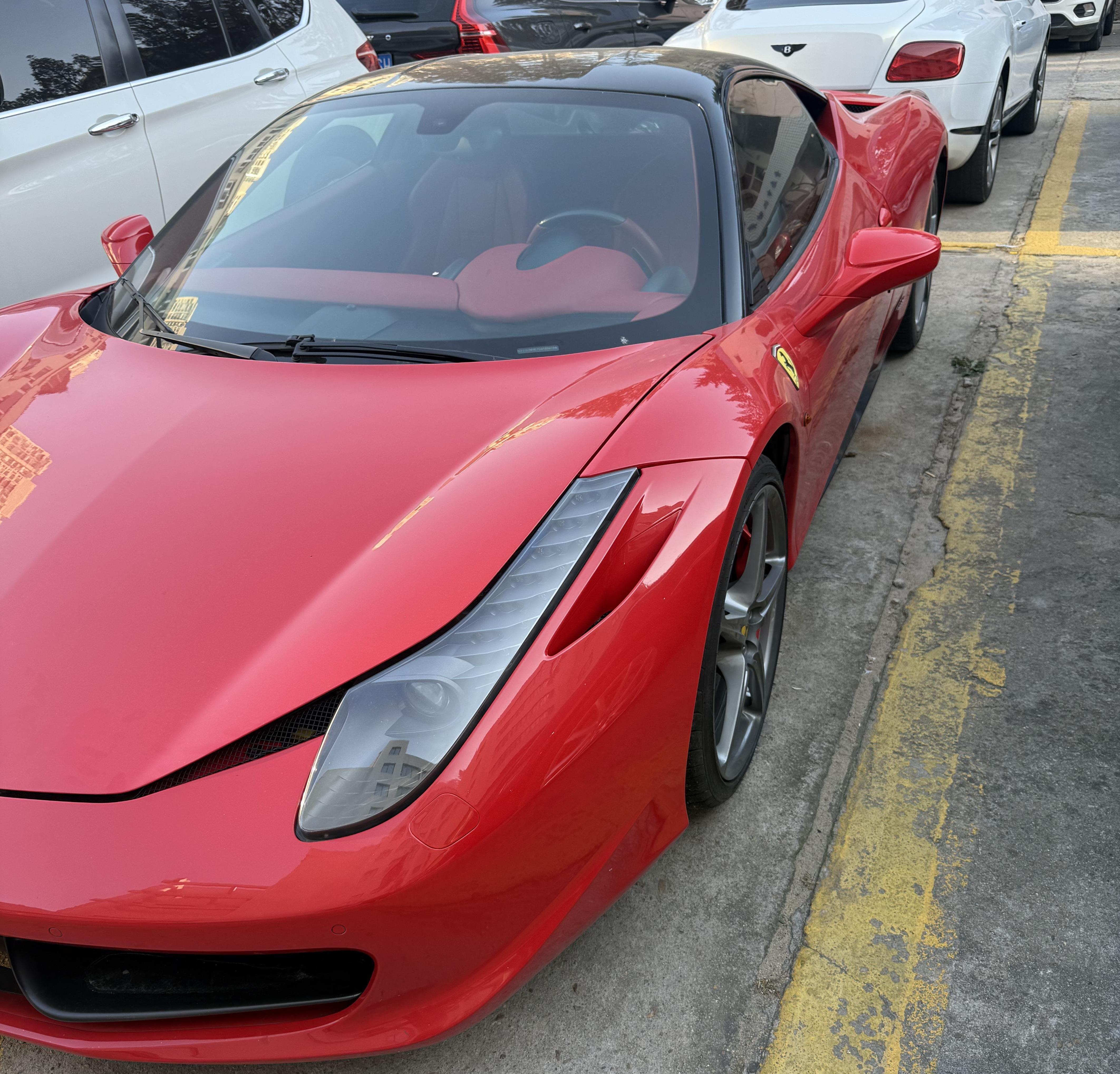 法拉利458红色2013年01月