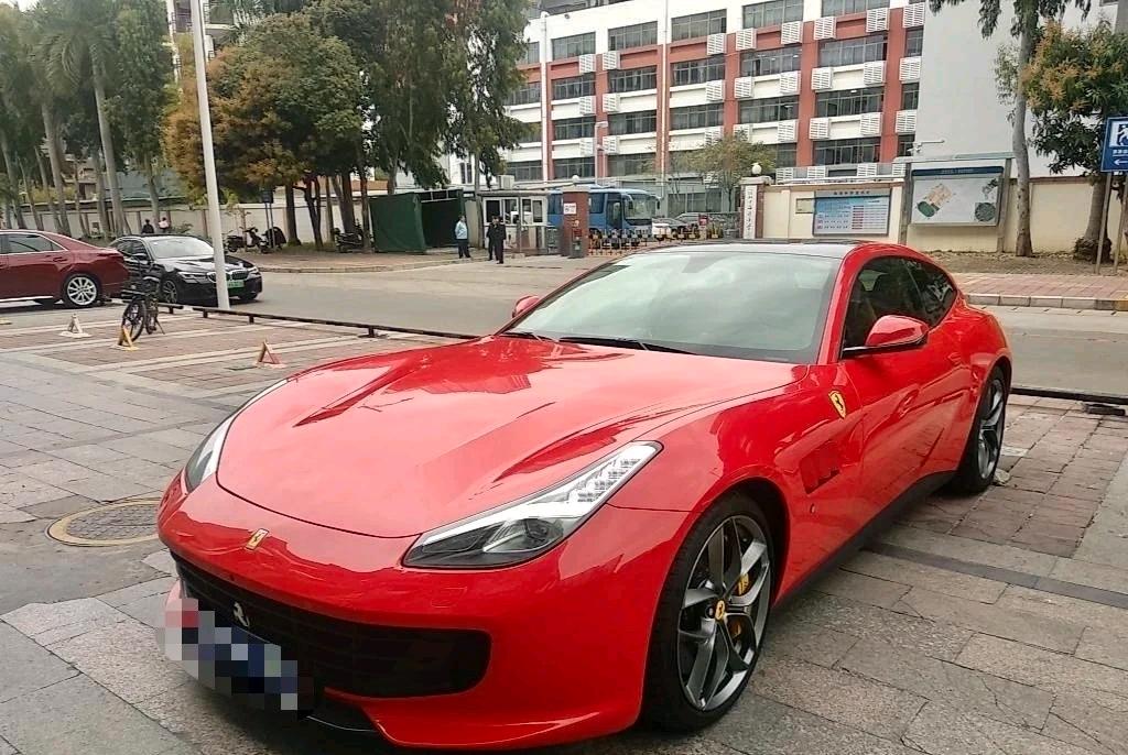 法拉利GTC4 lusso T红色2018年10月