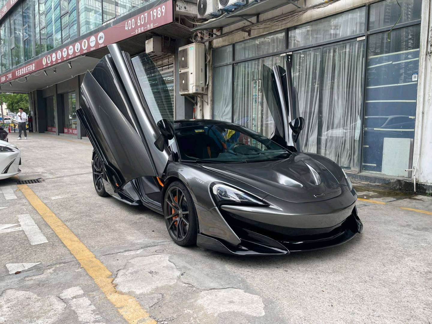 迈凯伦540C蓝色2019年09月