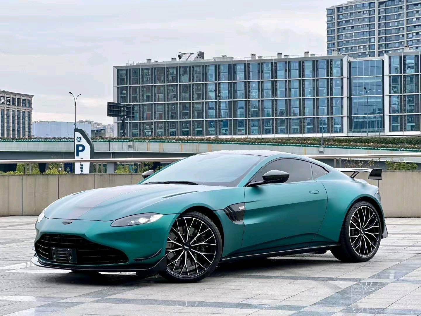 阿斯顿马丁Vantage 绿色2022年02月