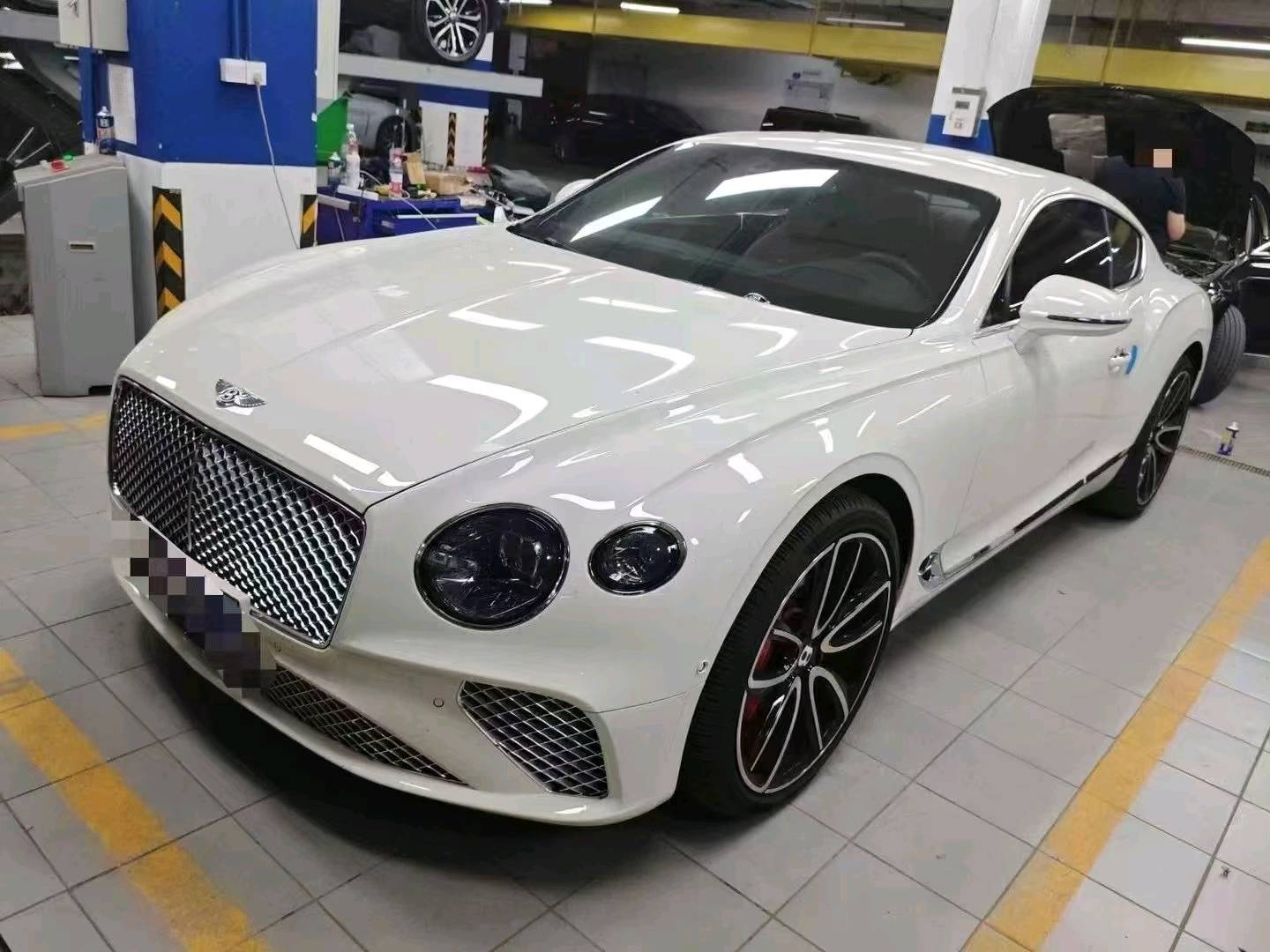 宾利欧陆GT白色2021年10月