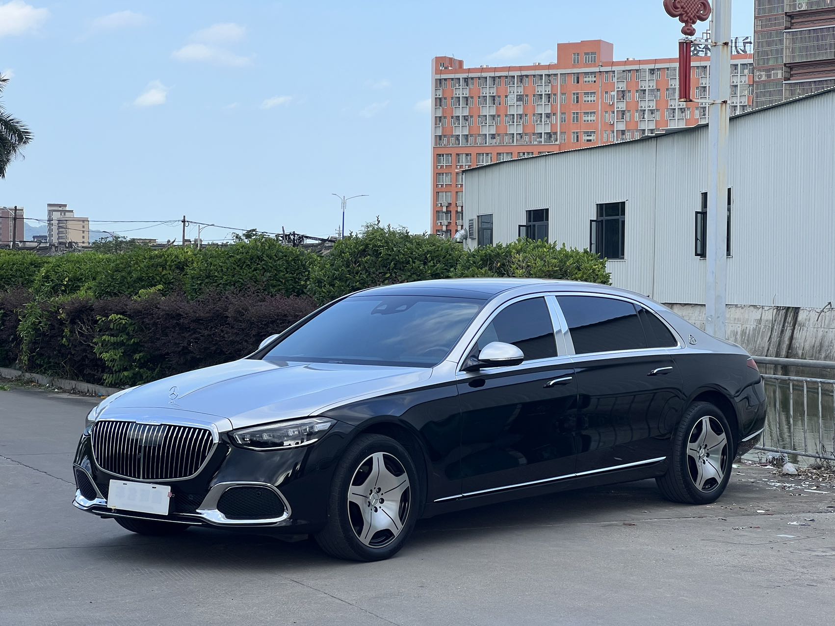 奔驰迈巴赫S级黑色2022年06月