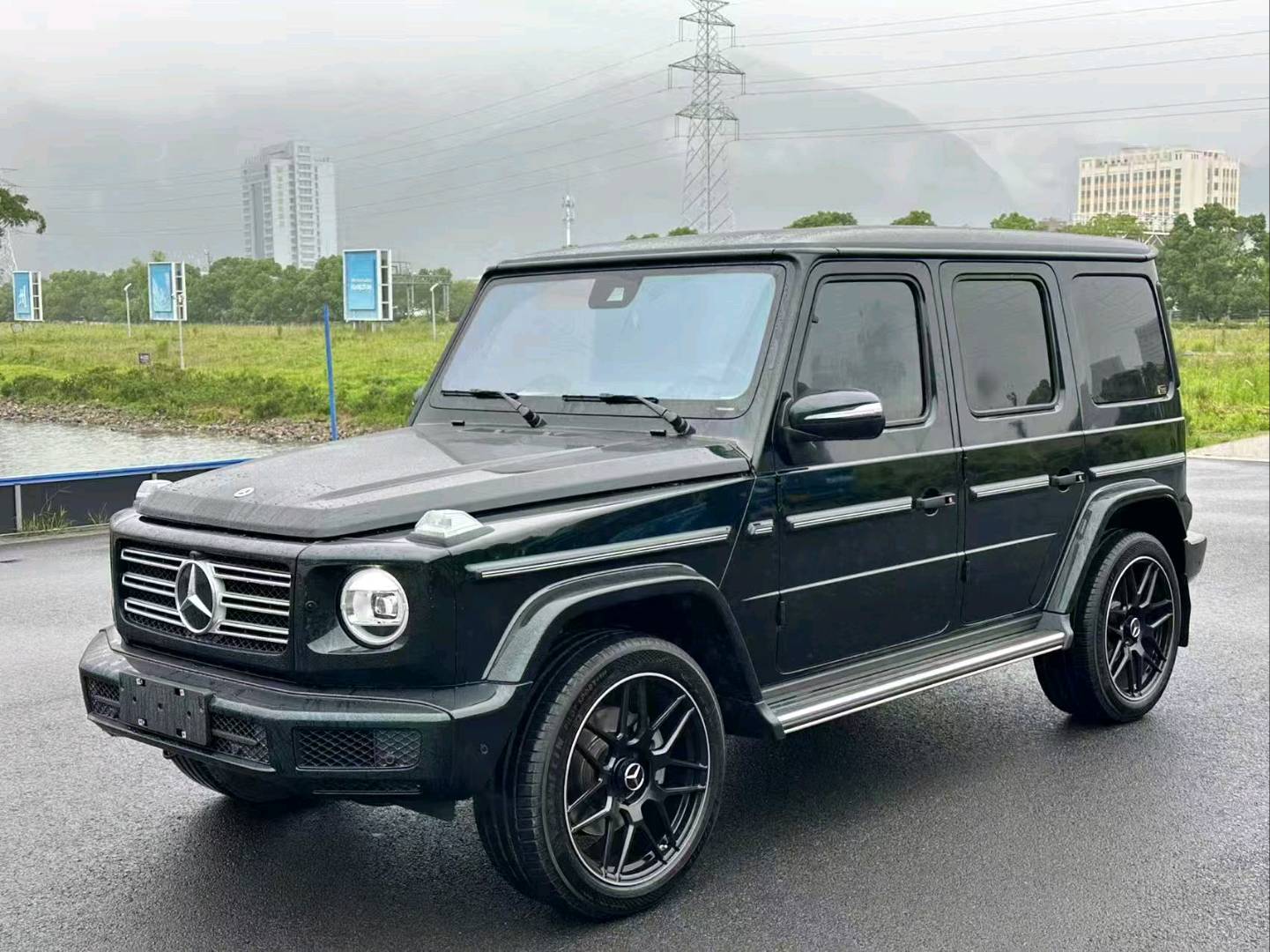 奔驰G级黑色2024年04月