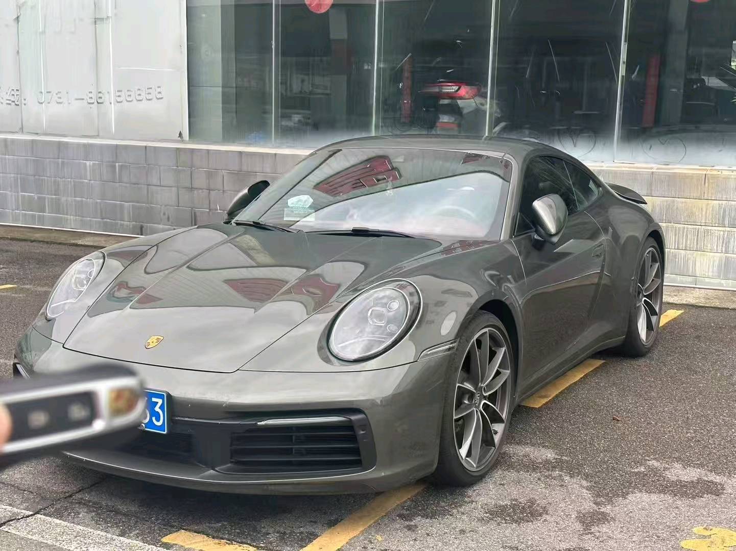 保时捷911银灰色2024年07月