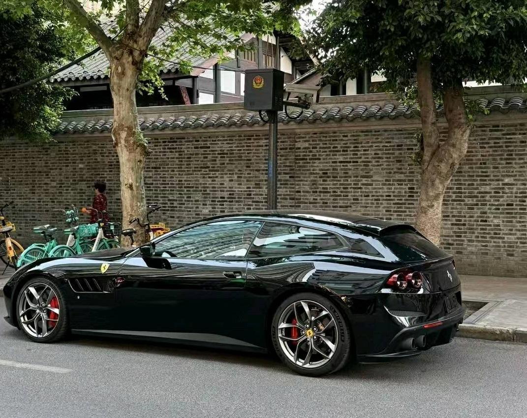 法拉利GTC4 lusso T黑色2019年06月