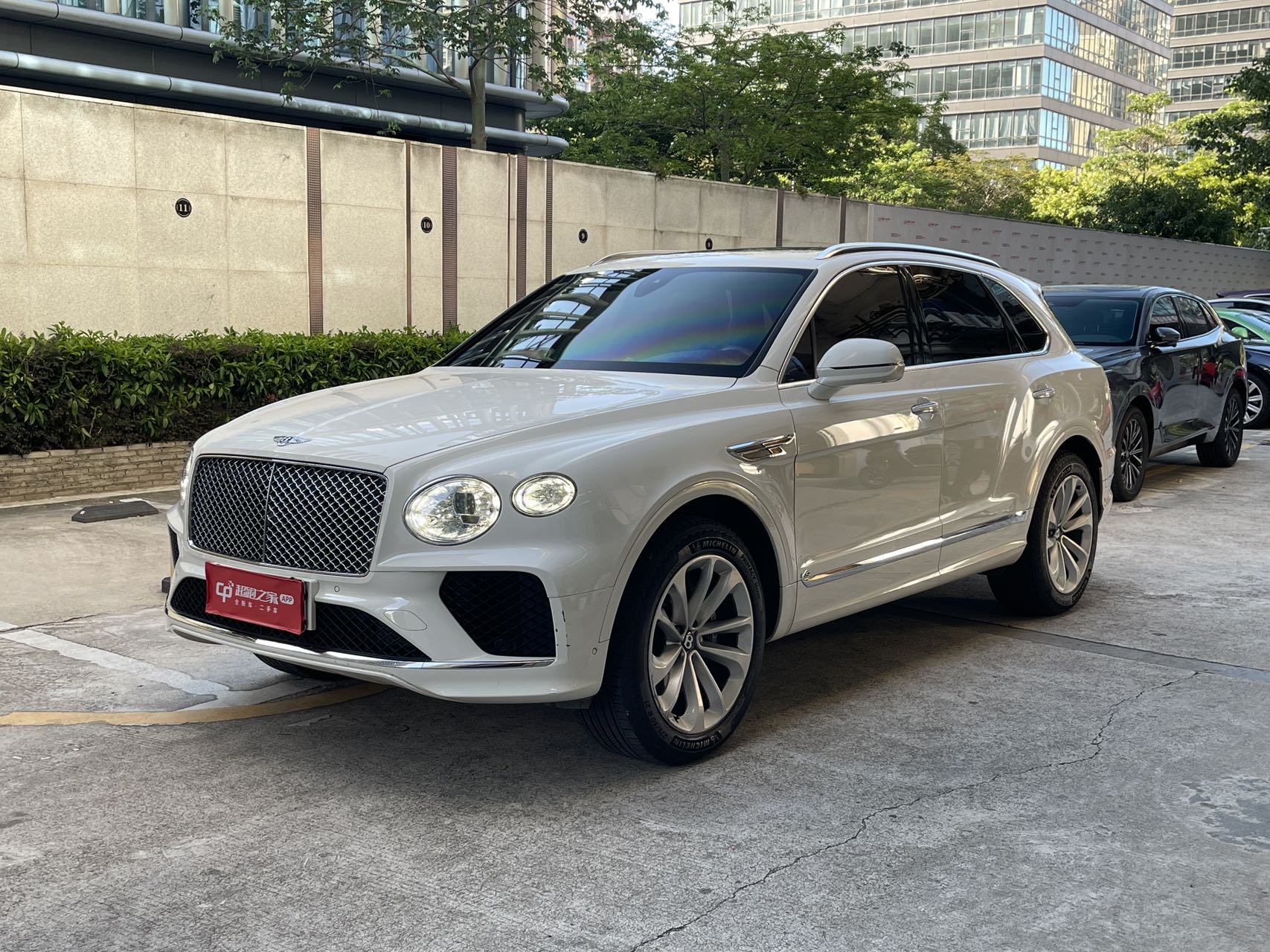 宾利添越 白色2020年06月