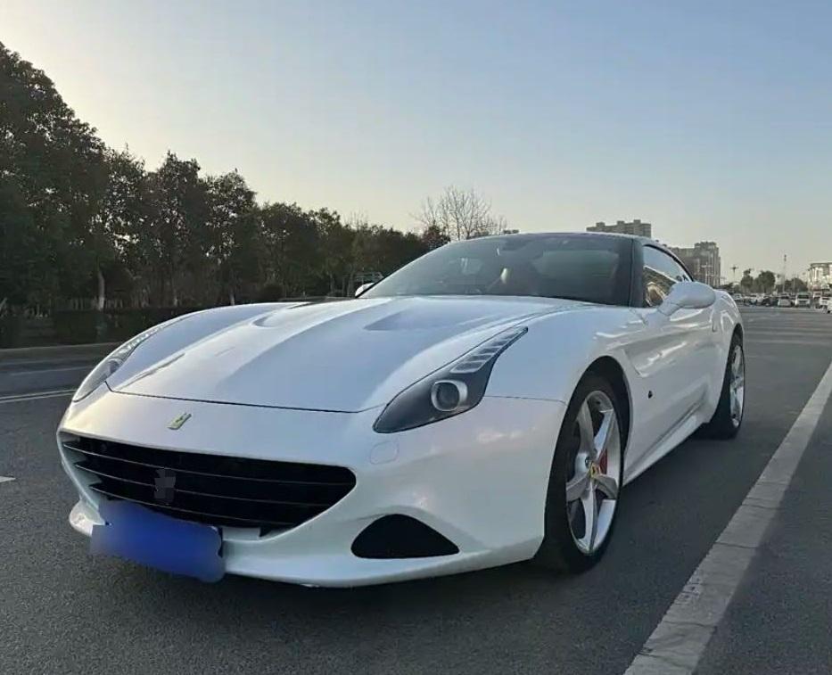 法拉利California T白色2017年03月
