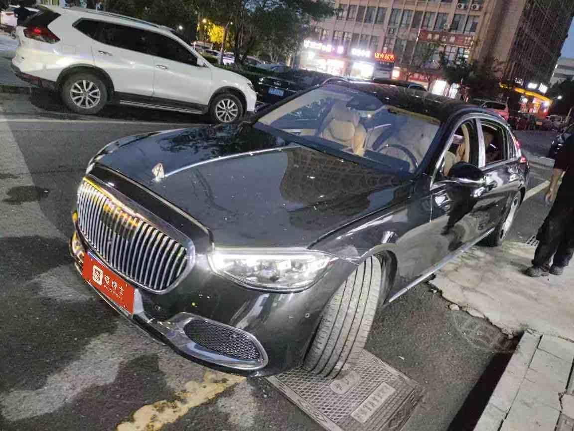 奔驰迈巴赫S级黑色2022年01月