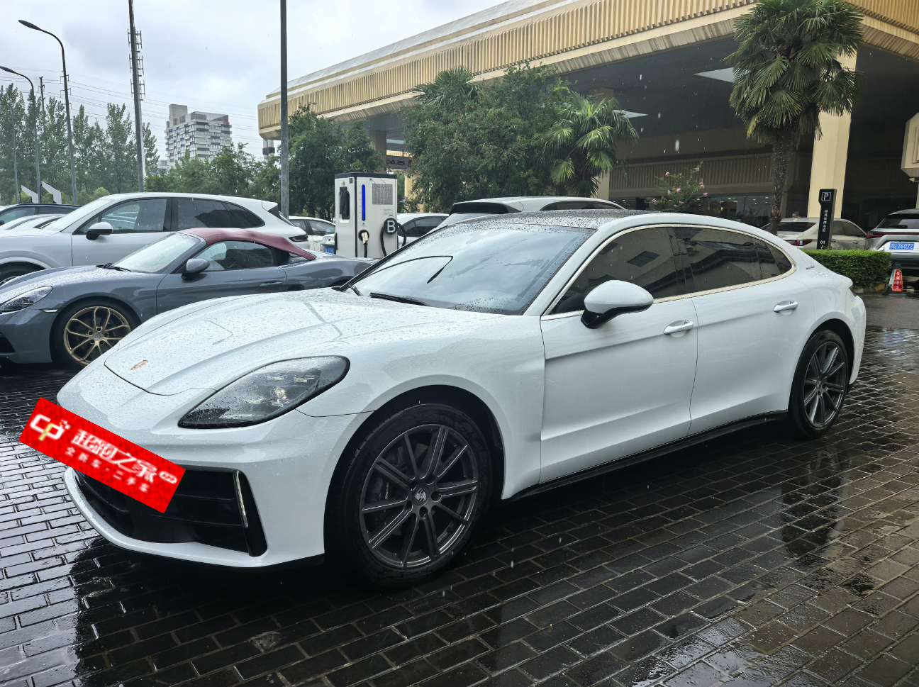 保时捷Panamera 白色2024年07月
