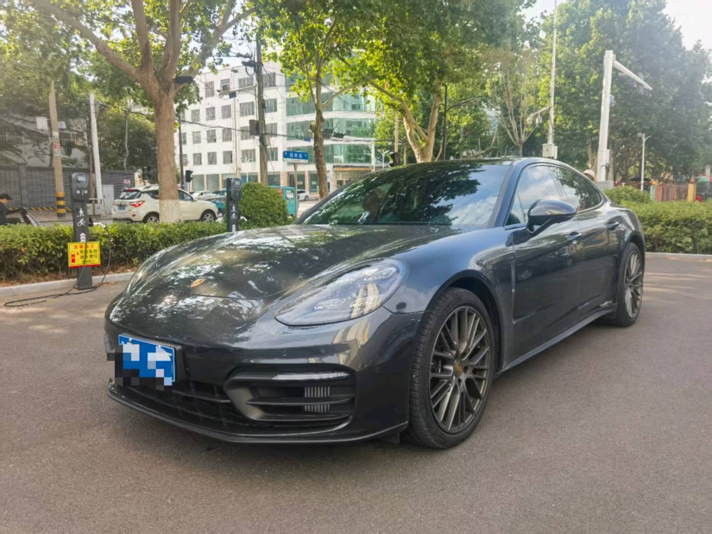 保时捷Panamera 银灰色2022年07月