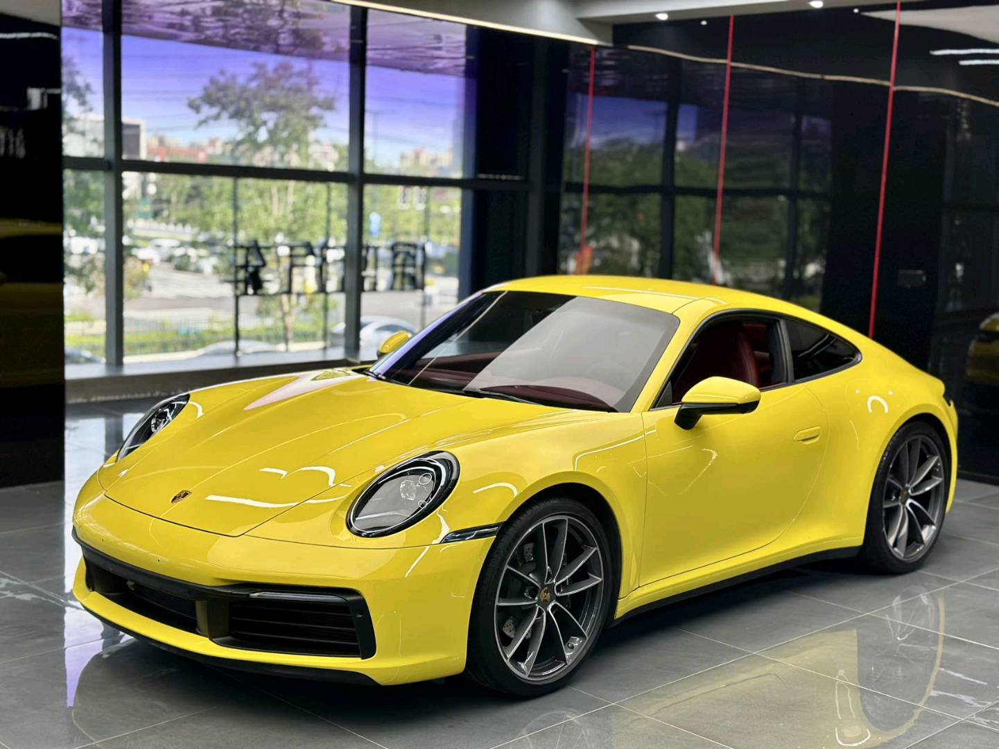 保时捷911黄色2020年10月