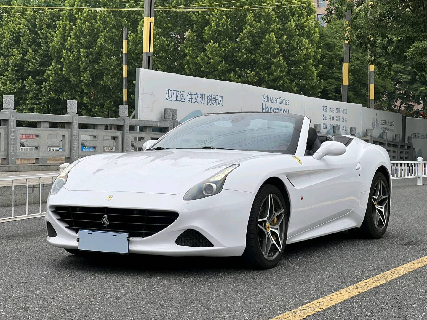 法拉利California T红色2016年06月