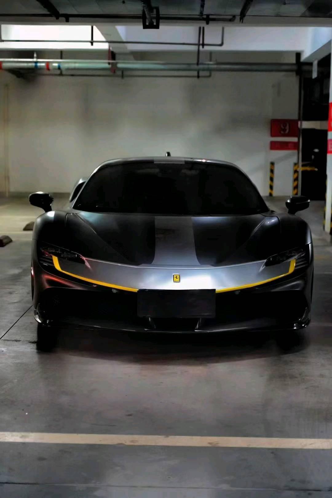 法拉利SF90银灰色2023年03月