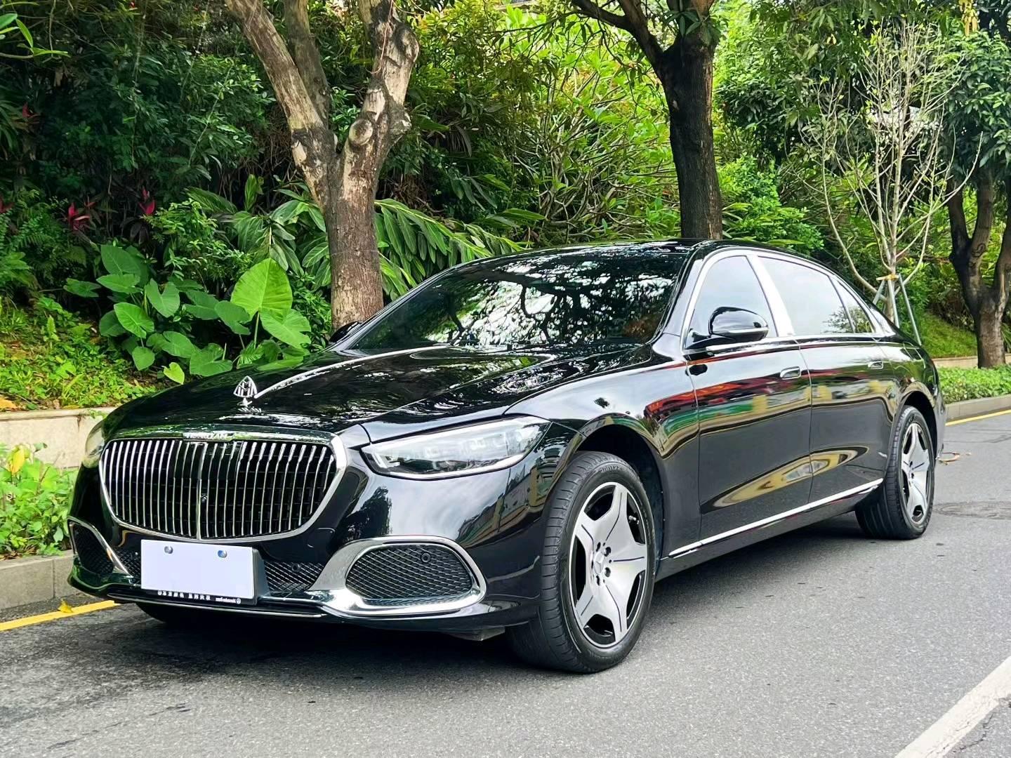 奔驰迈巴赫S级黑色2024年07月