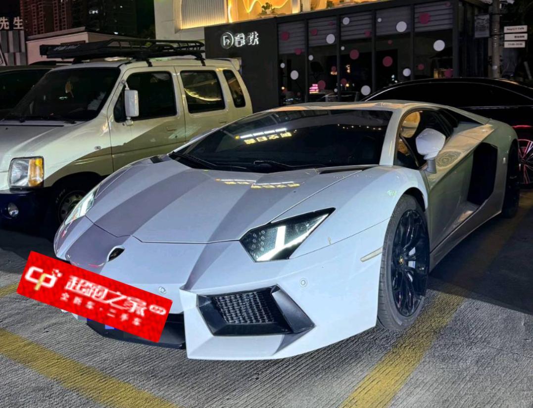 兰博基尼Aventador白色2015年06月