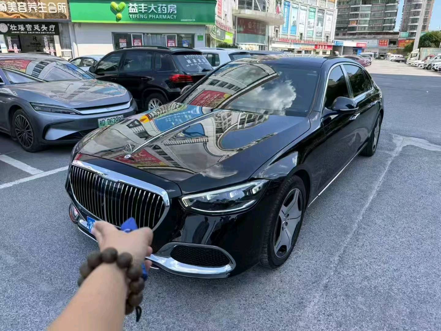 奔驰迈巴赫S级黑色2023年02月