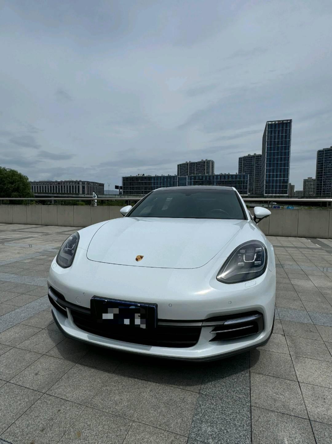 保时捷Panamera 白色2021年04月