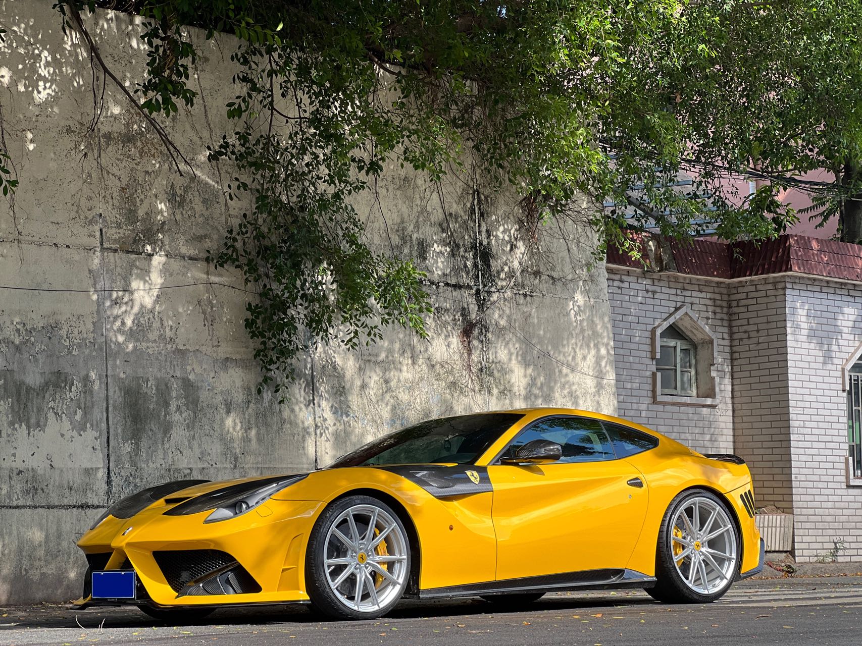 法拉利 2013款 F12 berlinetta 6.3L 标准型